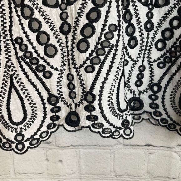 Isla Maude Women’s Black and White Eyelet Short Sleeve Top size small - Picture 3 of 6